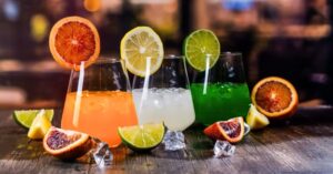 A megfelelő hőmérséklet igazán fontos része a koktélkészítésnek. Egy jól behűtött koktél esetében a textúra simább lesz, és az ízek is jobban összeérnek.